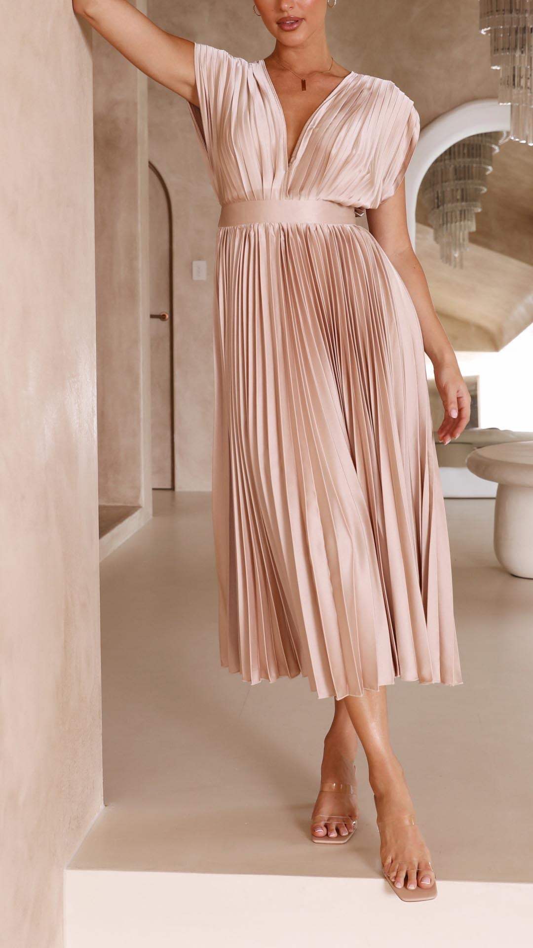 Isla | Elegant pleated dress