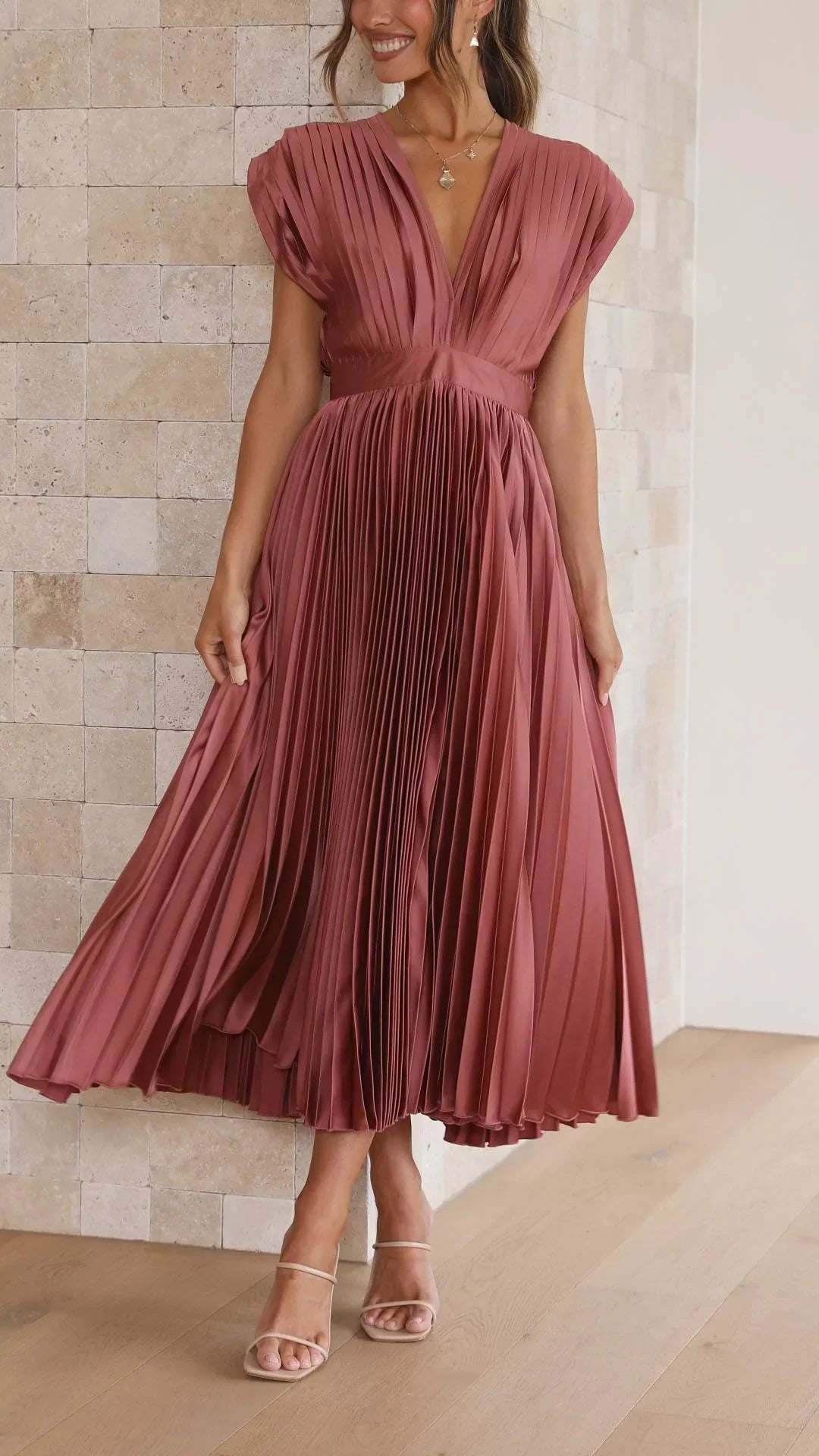 Isla | Elegant pleated dress